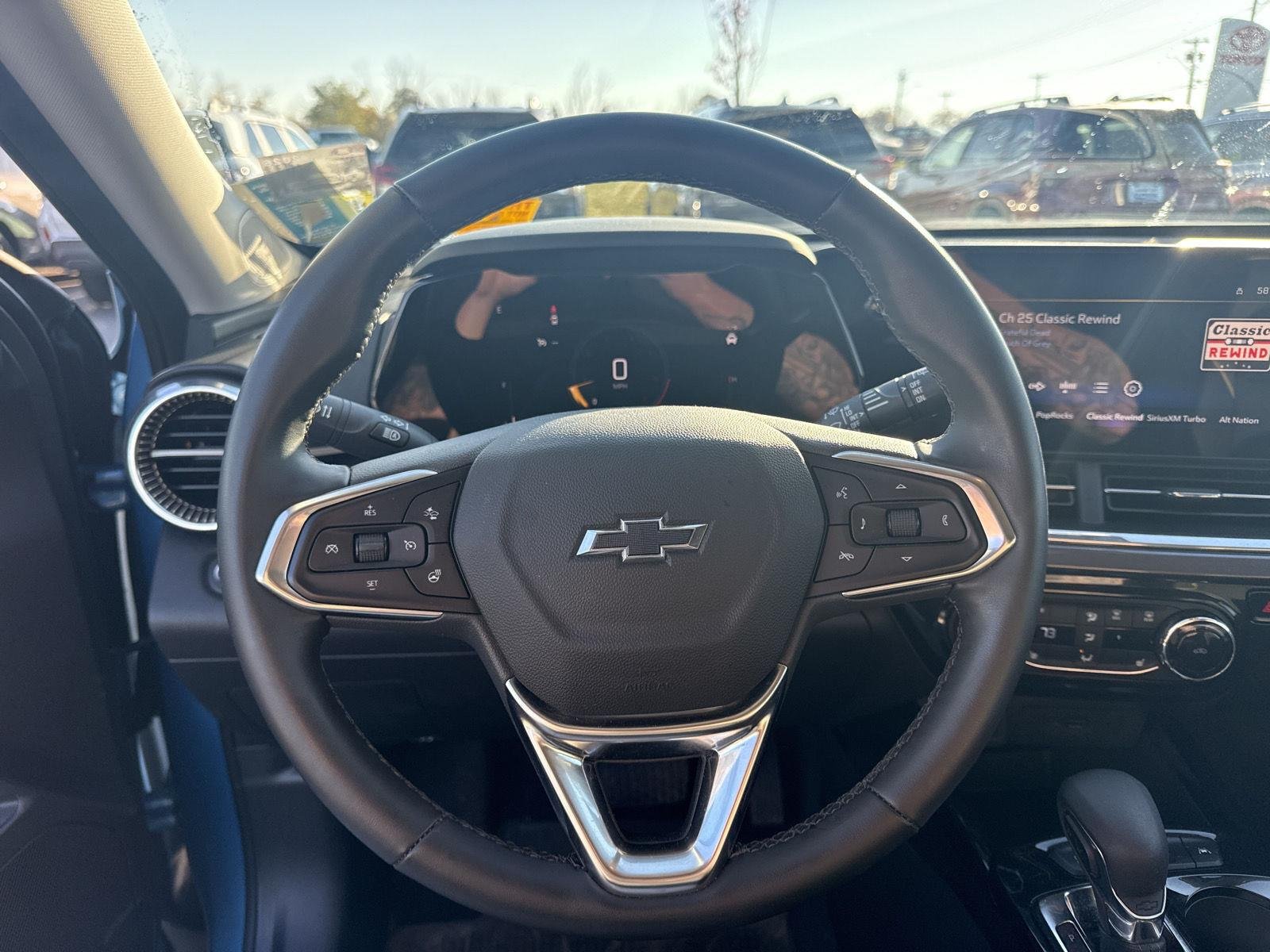 Used 2025  Chevrolet  image 21