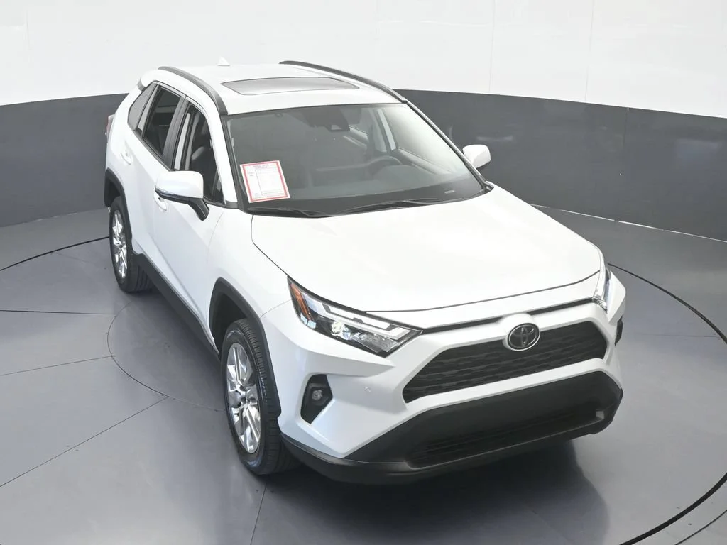 Used 2025 White Toyota XLE Premium image 51