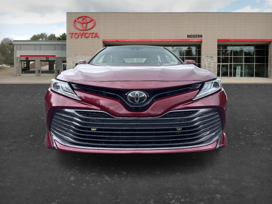Used 2018 Ruby Flare Pearl Toyota XLE image 2