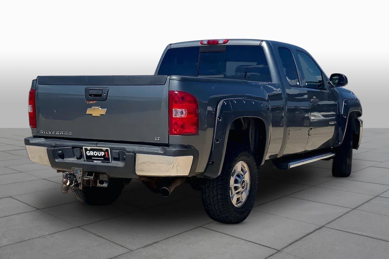 Used 2011 STEEL GREEN METALLIC Chevrolet LT image 11