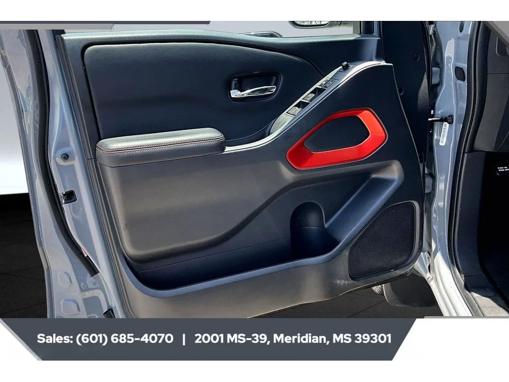 Used 2025 Boulder Gray Pearl Nissan PRO-4X image 17