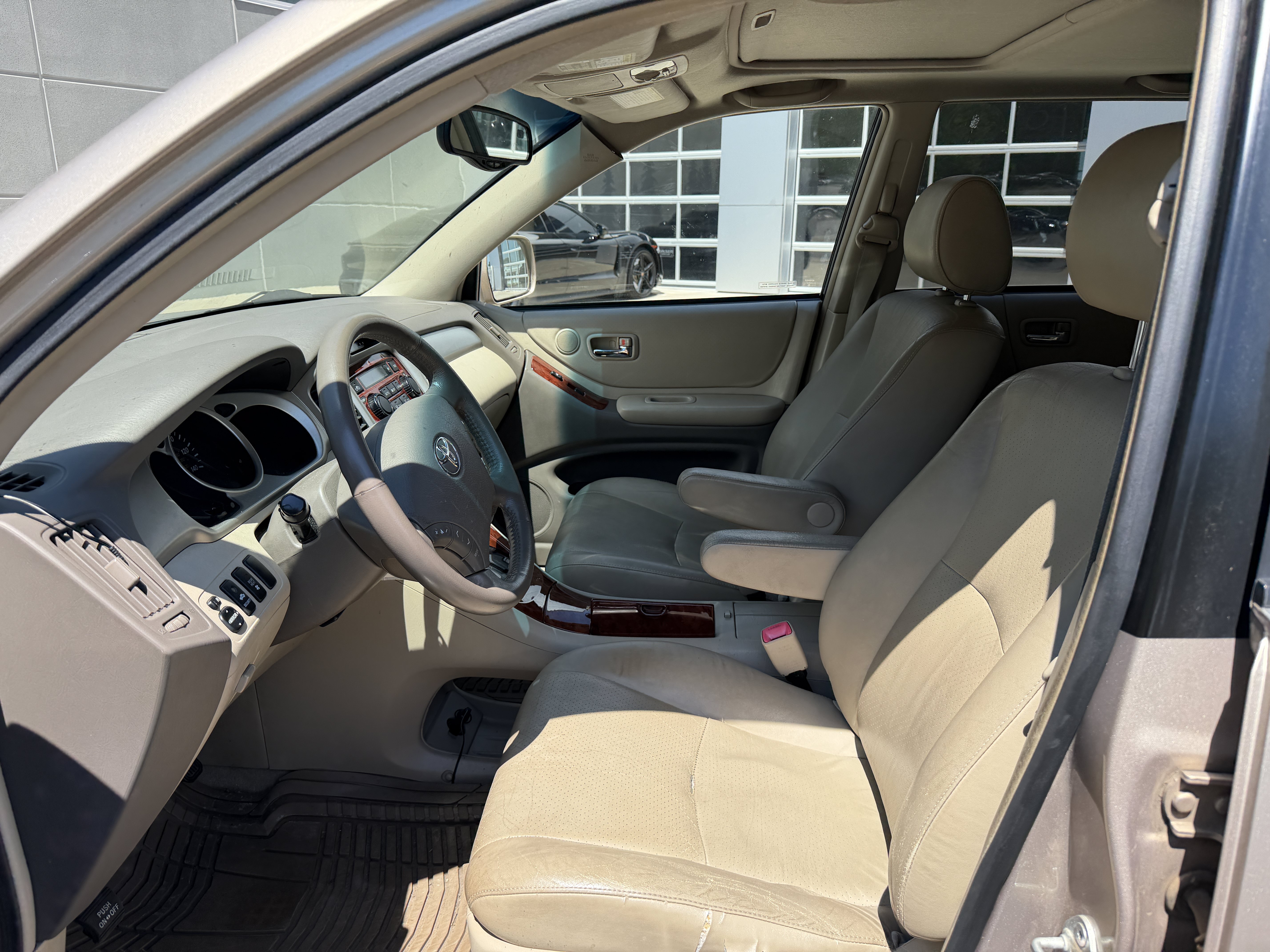 Used 2004 Gold Toyota V6 image 5