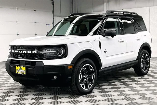 Used 2025 Oxford White Ford Outer Banks image 13