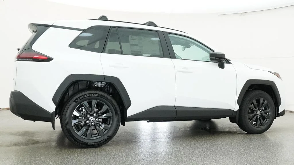 New 2026 Ice Cap Toyota XLE Premium image 15