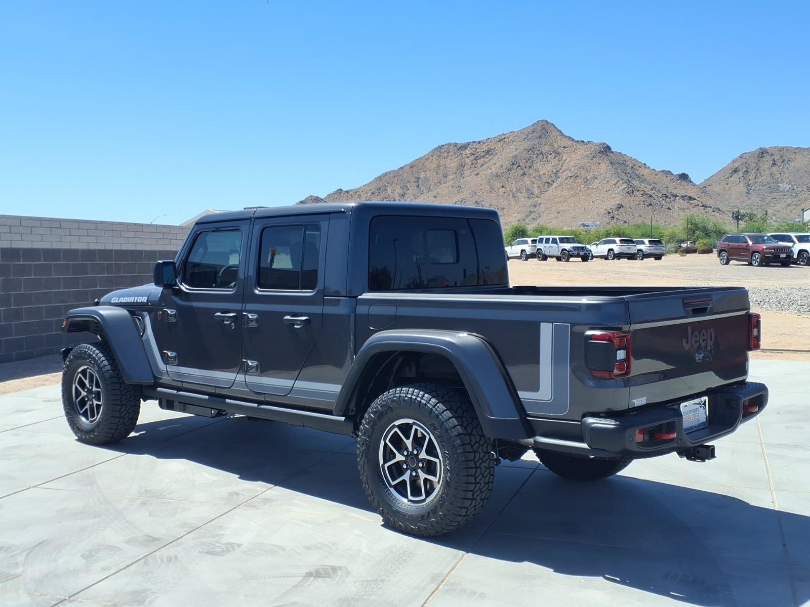 New 2026 Granite Crystal Metallic Clear-Coat Exterior Paint Jeep Rubicon X image 4