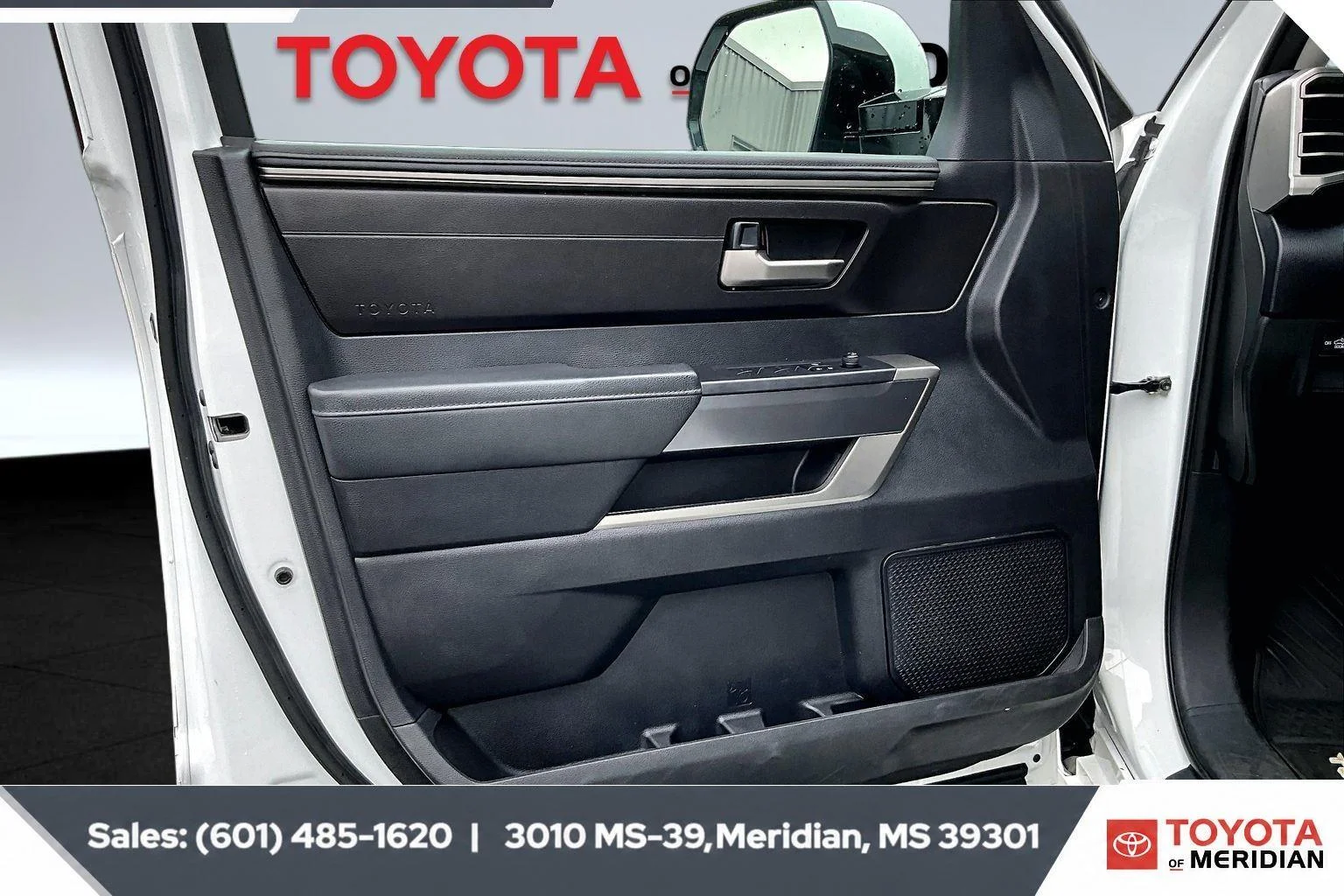Used 2023 Ice Cap Toyota SR5 image 17