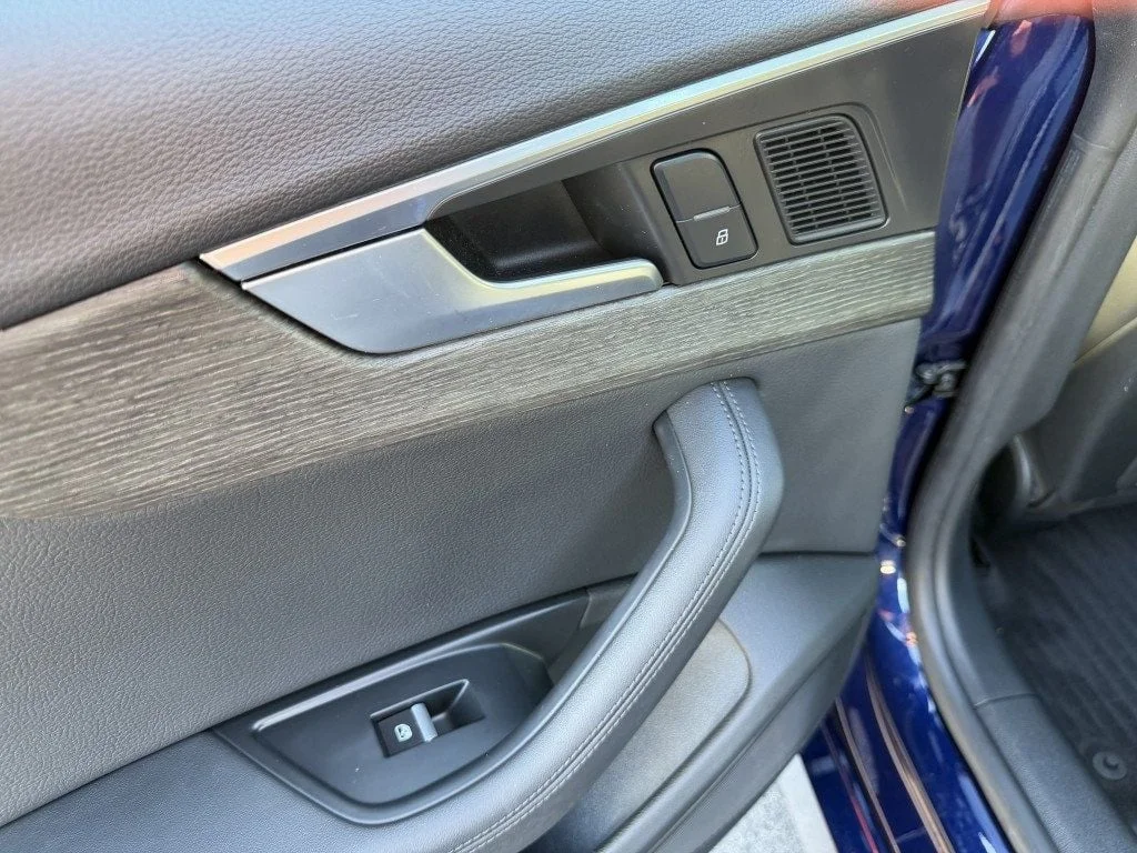 Used 2019 Navarra Blue Metallic Audi  image 28