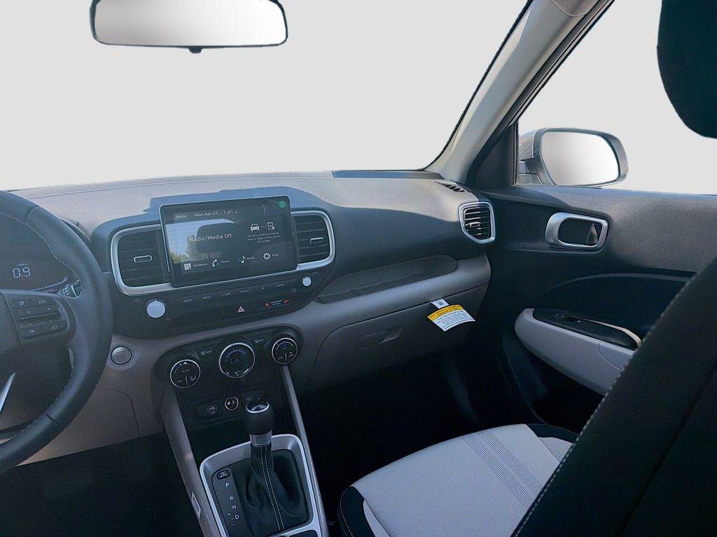 New 2026 Shimmering Silver Hyundai SEL image 15