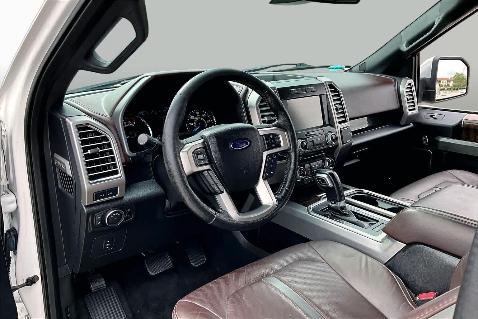 Used 2015 White Platinum Metallic Tri-Coat Ford Platinum image 18