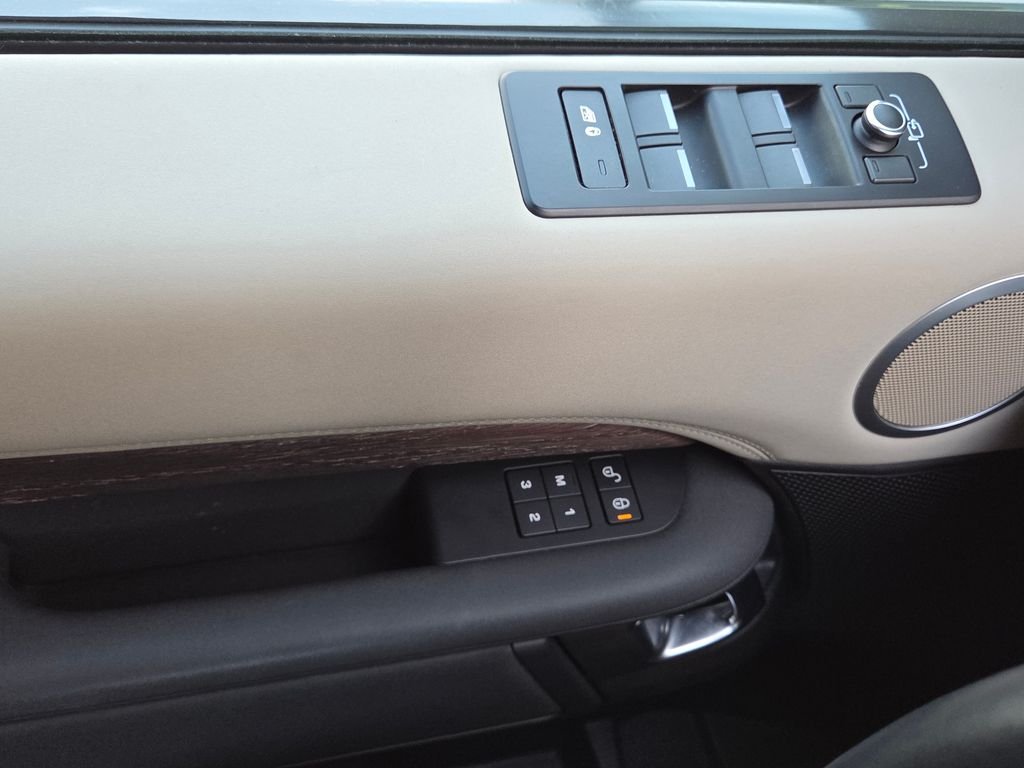 Used 2019 Black Land Rover HSE image 26