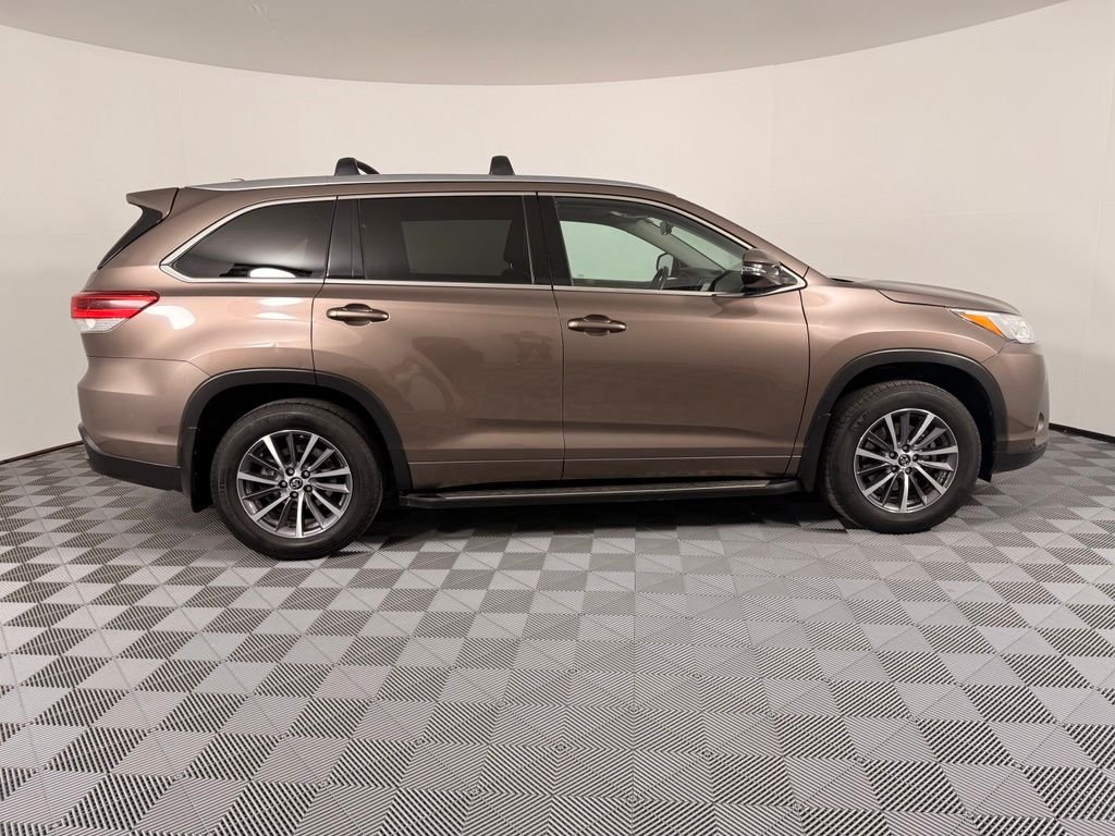 Used 2018 Walnut Toyota XLE image 7