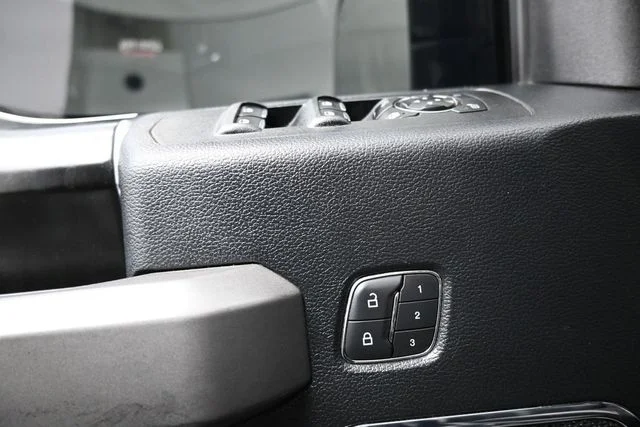 2019 Ford F-150 Platinum - Photo 14