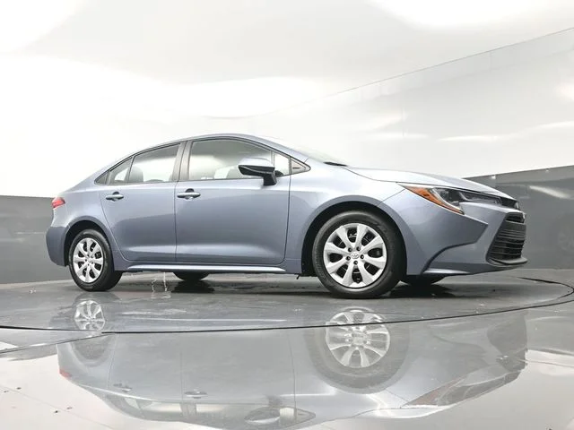 2025 Toyota Corolla LE - Photo 32