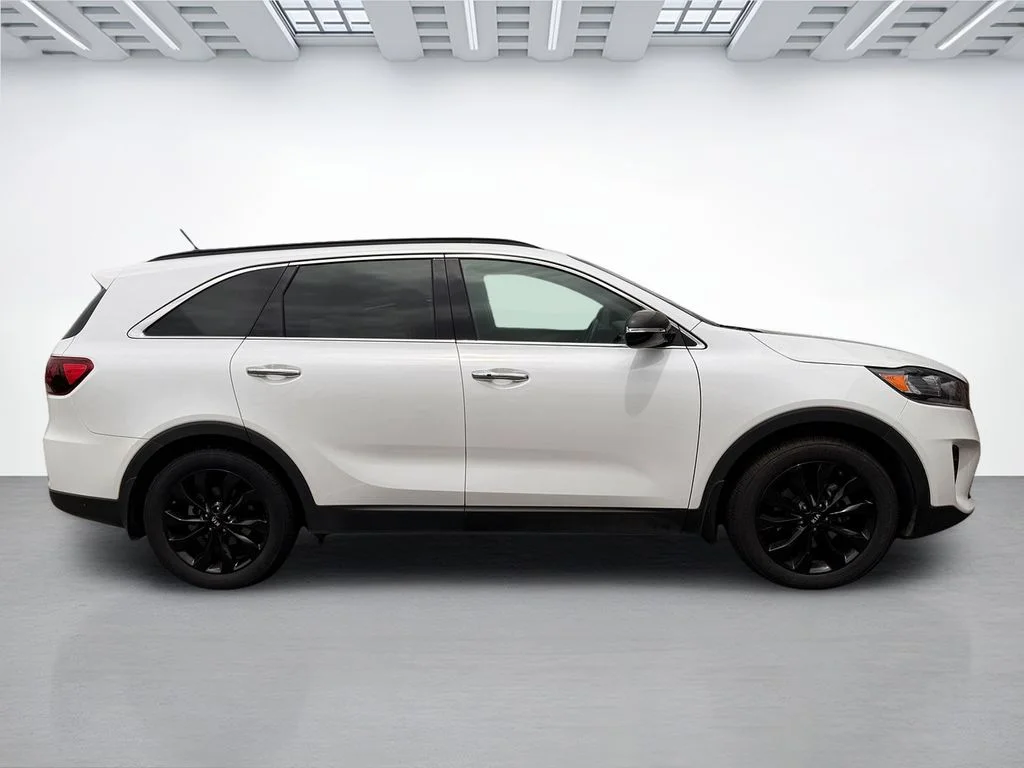 Used 2024 Glacial White Pearl Kia X-Line image 6