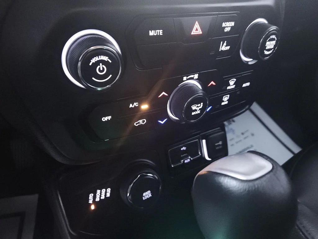 Used 2023 Gray Jeep Limited image 19