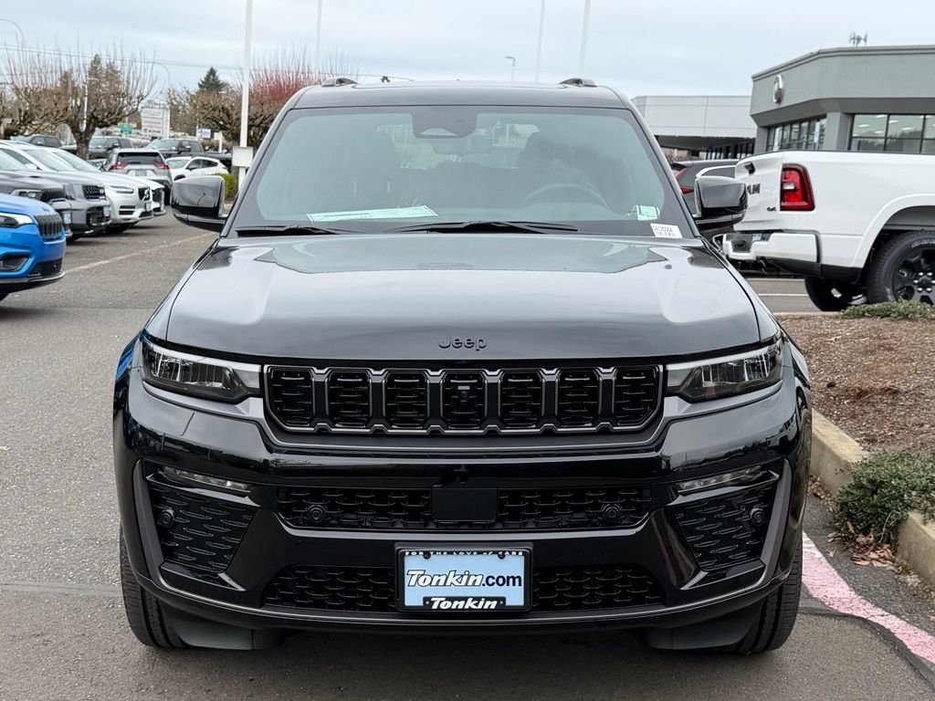 New 2026 Diamond Black Crystal Pearl-Coat Exterior Paint Jeep Limited Reserve image 3