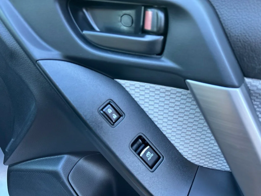 Used 2018 Silver Subaru 2.5i Premium image 33
