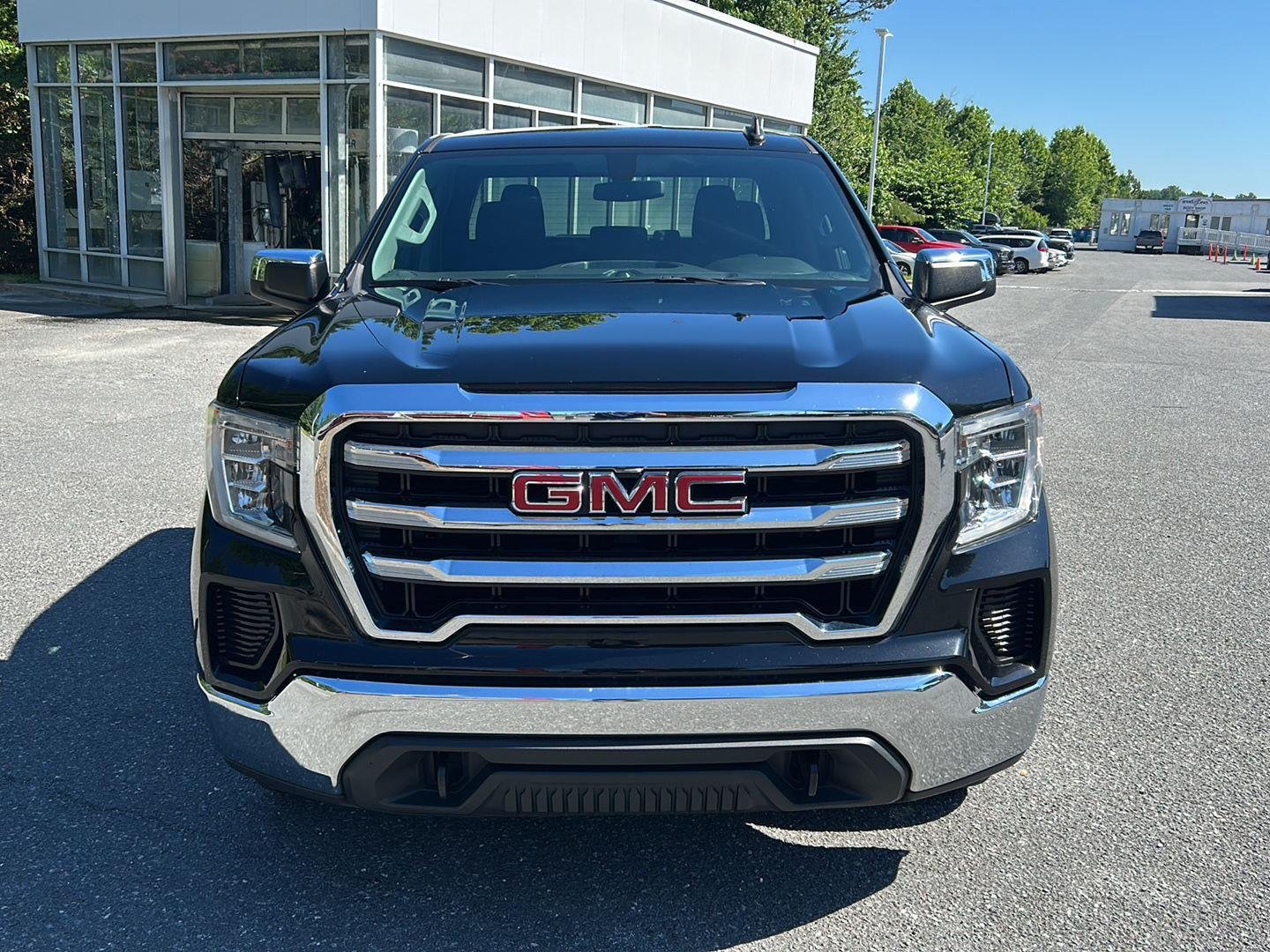 Used 2019 Onyx Black GMC SLE image 8