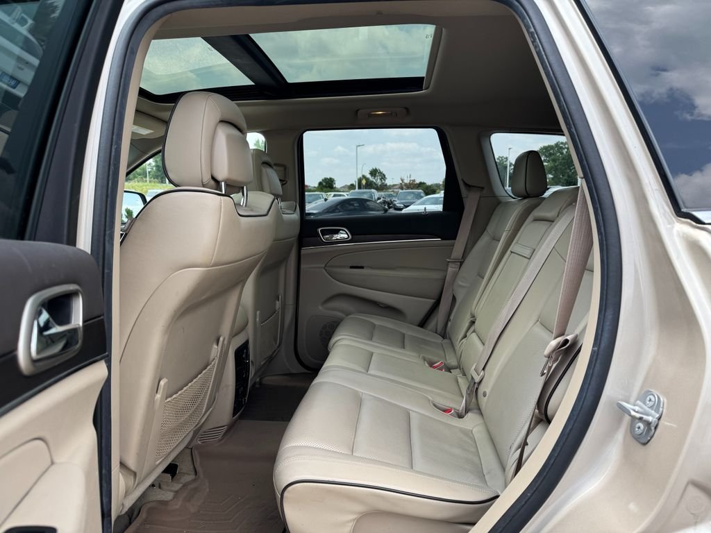 Used 2014 Cashmere Jeep Overland image 16