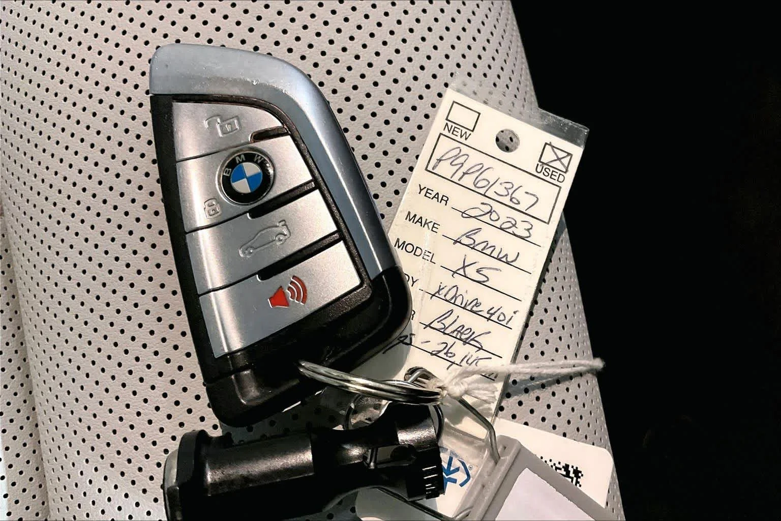 Used 2023 Carbon Black Metallic BMW xDrive40i image 14