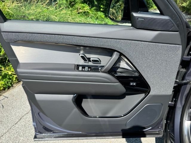 New 2026 Varesine Blue Land Rover SE image 8