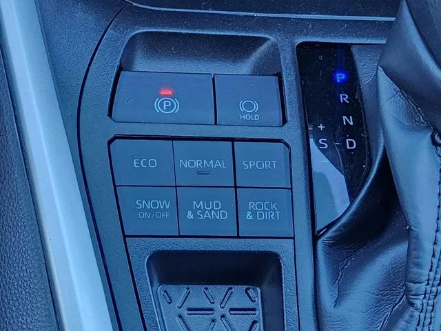 2023 Toyota RAV4 LE - Photo 26