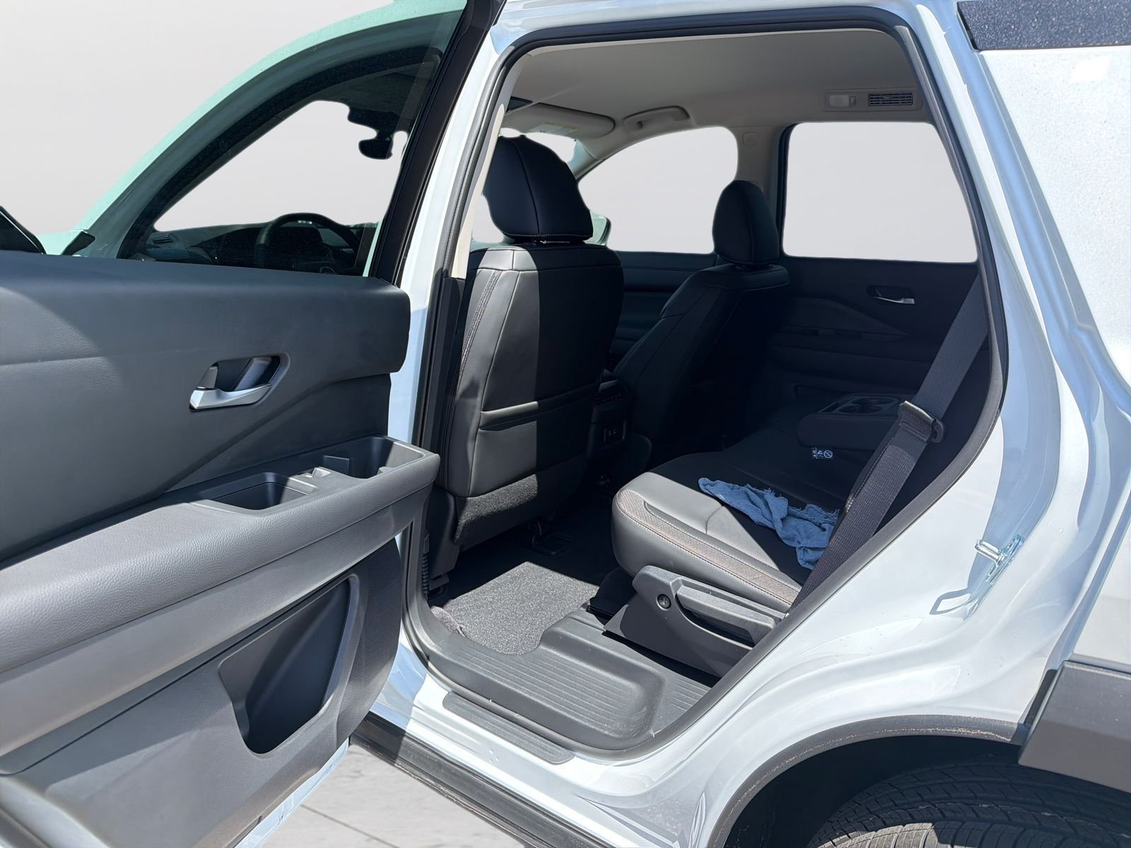 New 2026 White Nissan SL image 19