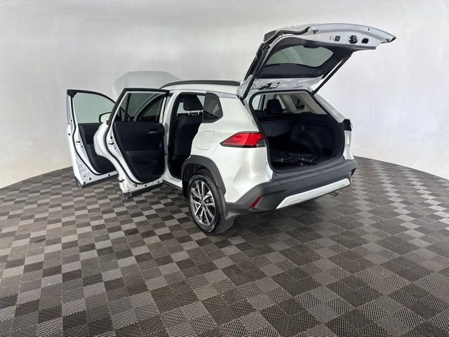Used 2025 Beige Toyota XLE image 19