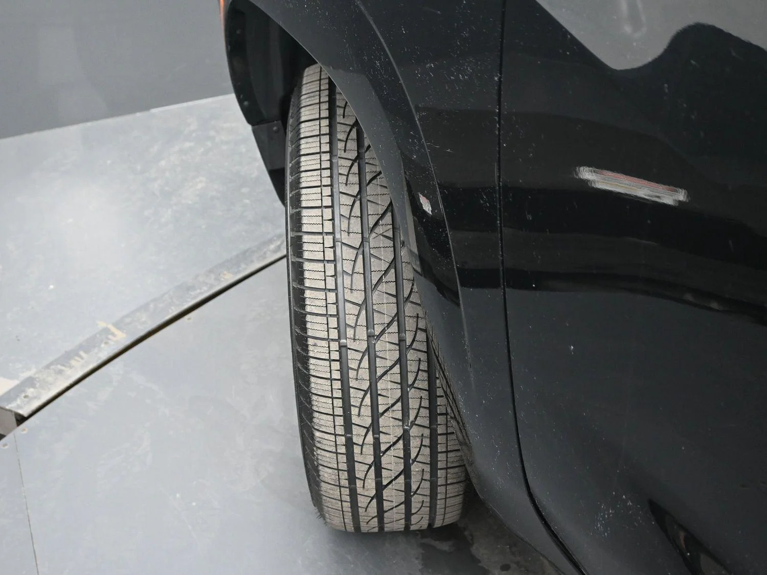 Used 2023  NISSAN  image 5