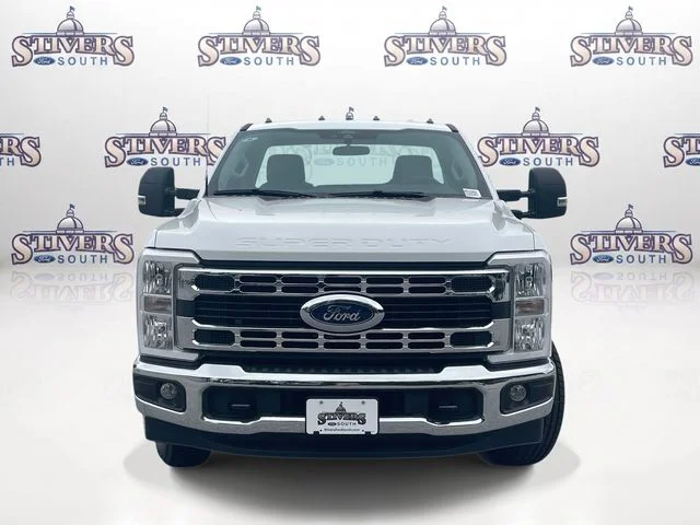 2025 Ford F-350 Super Duty Chassis Cab XL - Photo 2
