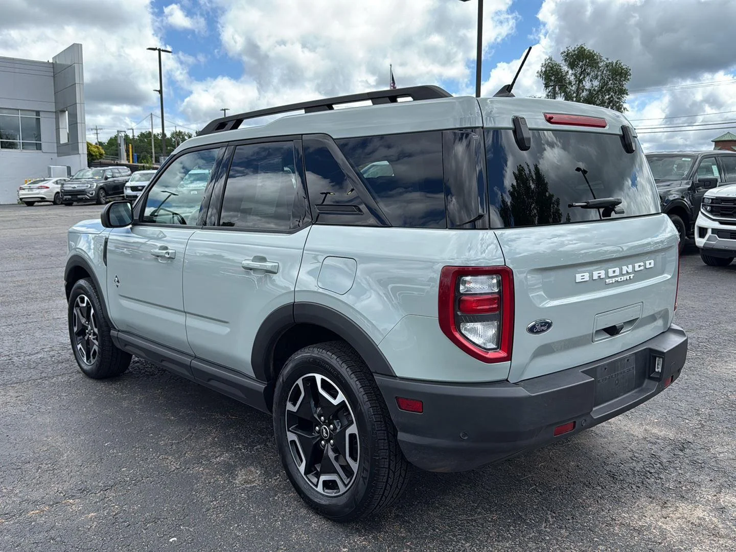 Used 2023 Cactus Gray Ford Outer Banks image 3