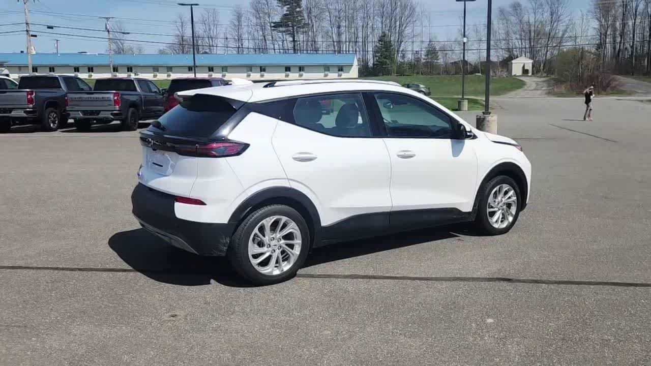 Used 2023 Summit White Chevrolet LT image 8