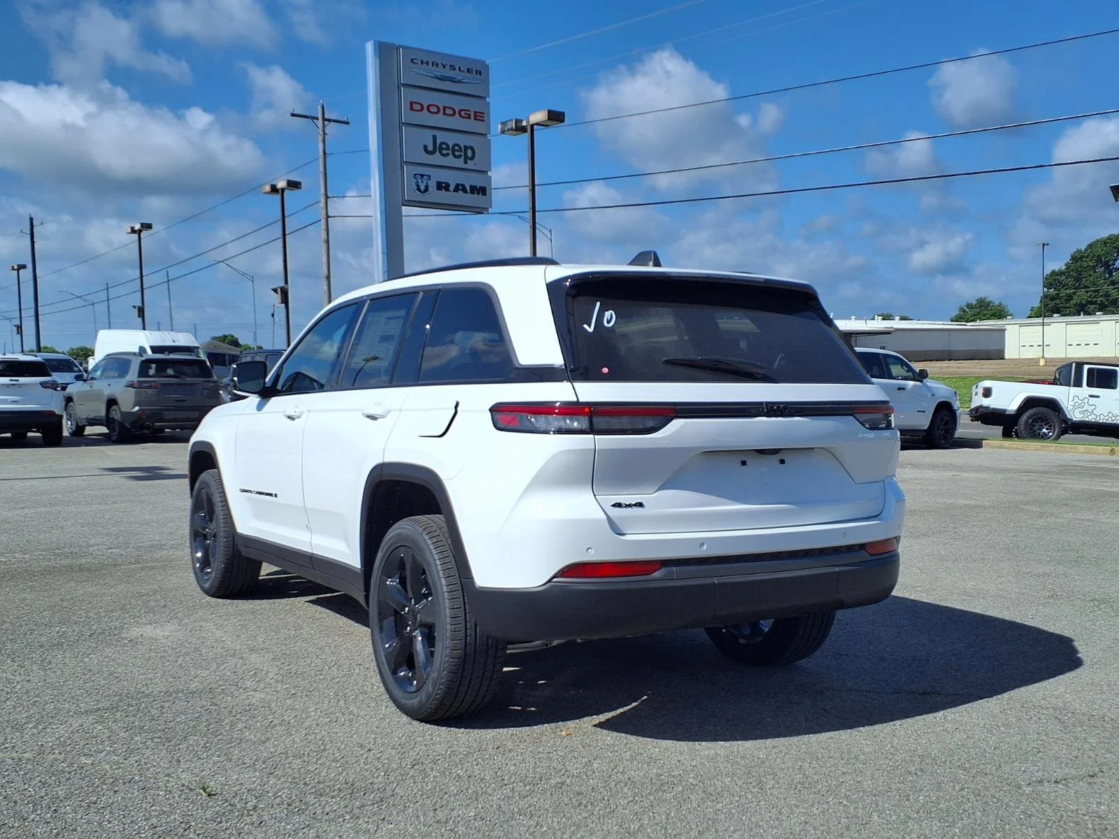 New 2026 Bright White Clear-Coat Exterior Paint Jeep Limited image 21