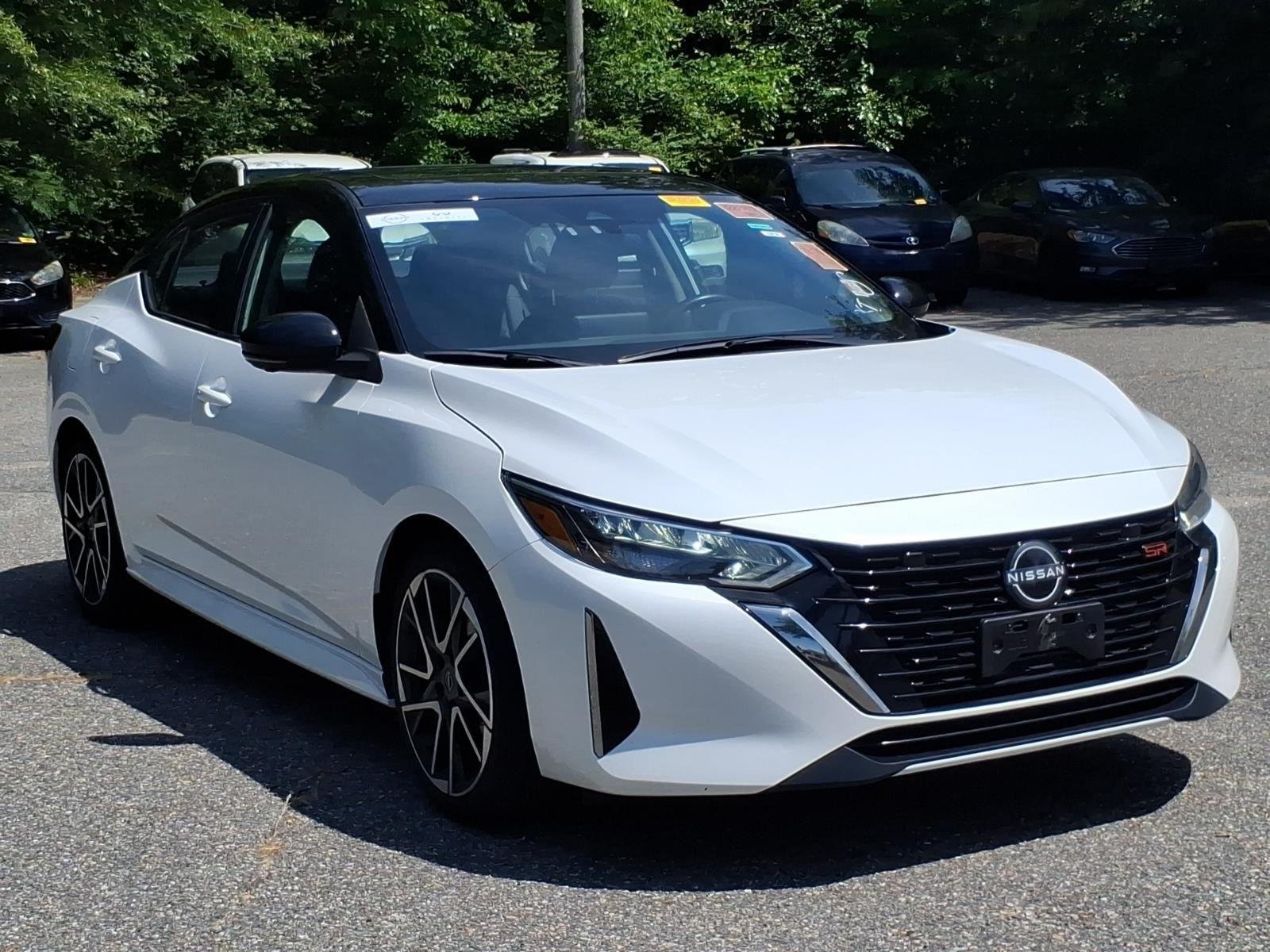 Used 2025 Aspen White Tricoat/Super Black Nissan SR image 6