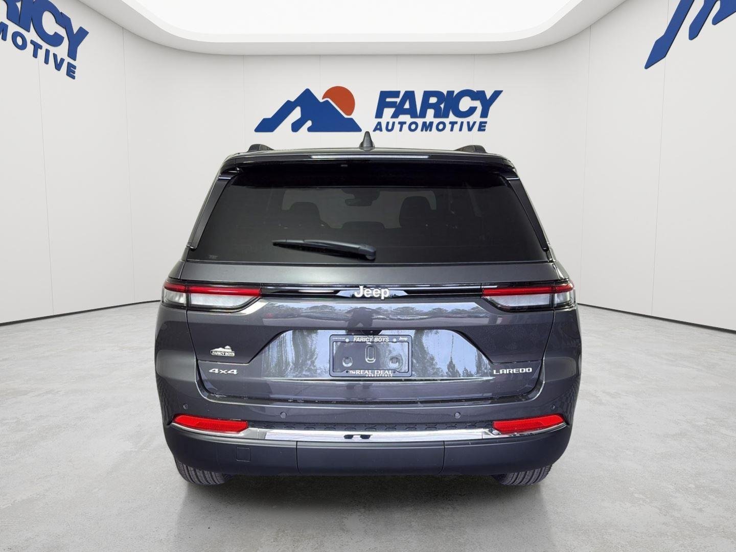 New 2026 Baltic Gray Metallic Clear-Coat Exterior Paint Jeep Laredo X image 5