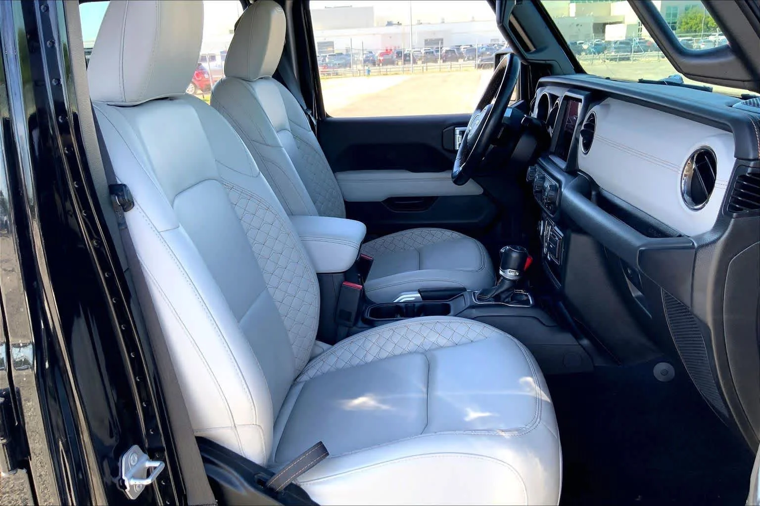 Used 2022 Black Clear Coat Jeep High Altitude image 9