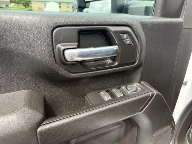 Used 2021 White GMC Base image 12