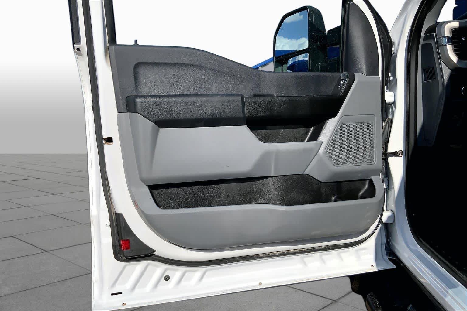 Used 2024 Oxford White Ford XL image 22
