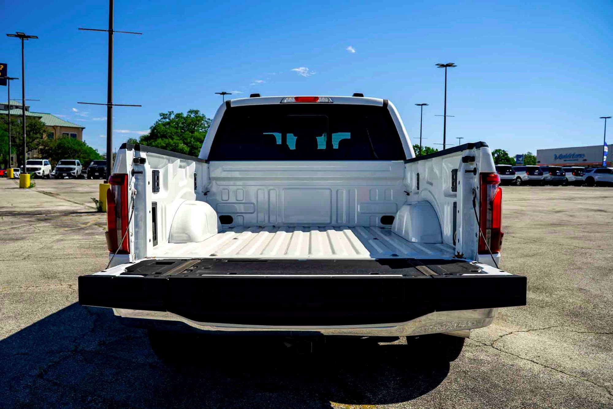 New 2025 Star White Metallic Tri-Coat Ford LARIAT image 6