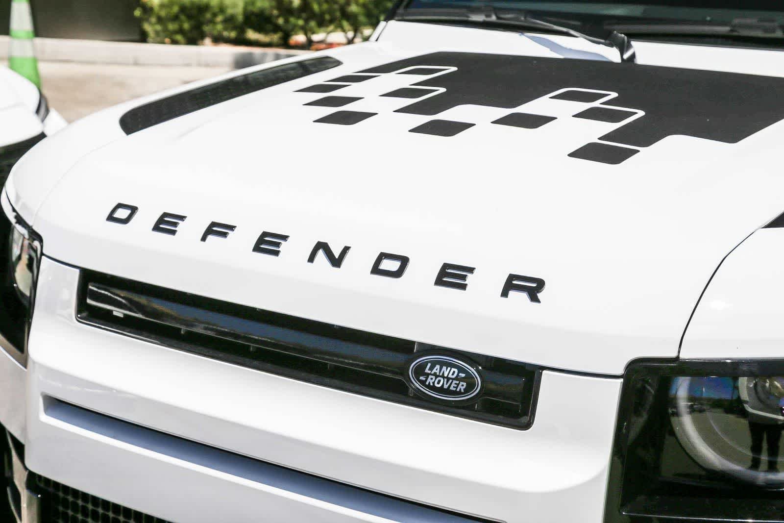 New 2026 Fuji White Land Rover X-Dynamic SE image 9