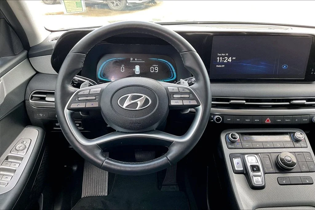 Used 2025 Gray Hyundai SEL image 8