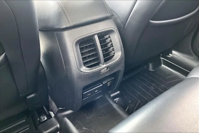 Used 2019 Velvet Red Pearlcoat Jeep Limited image 10