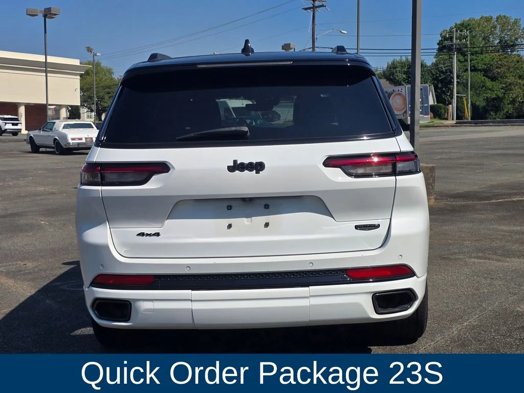 Used 2023 White Jeep Summit image 3