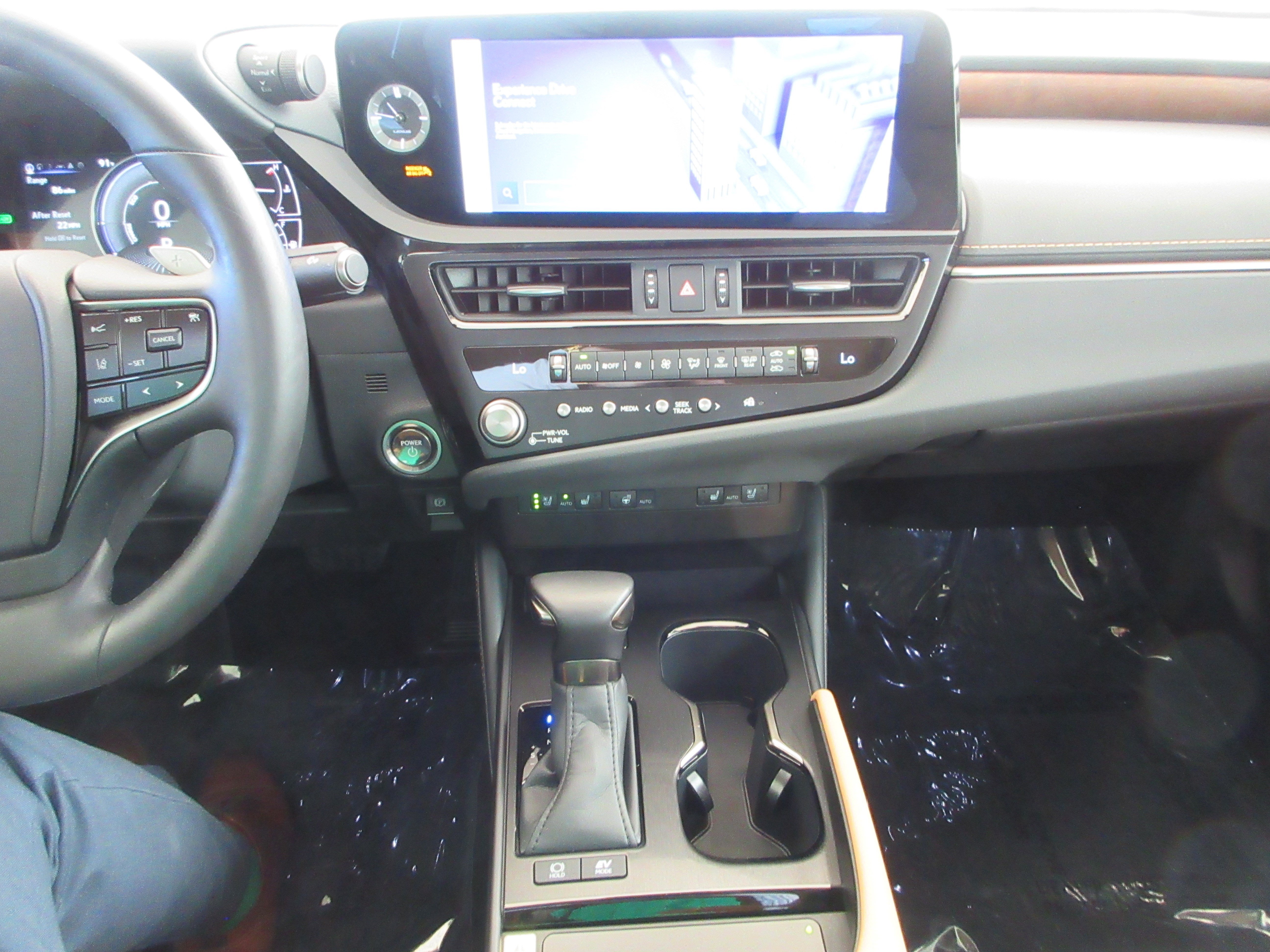 Used 2025 Nightfall Mica Lexus 300h image 38