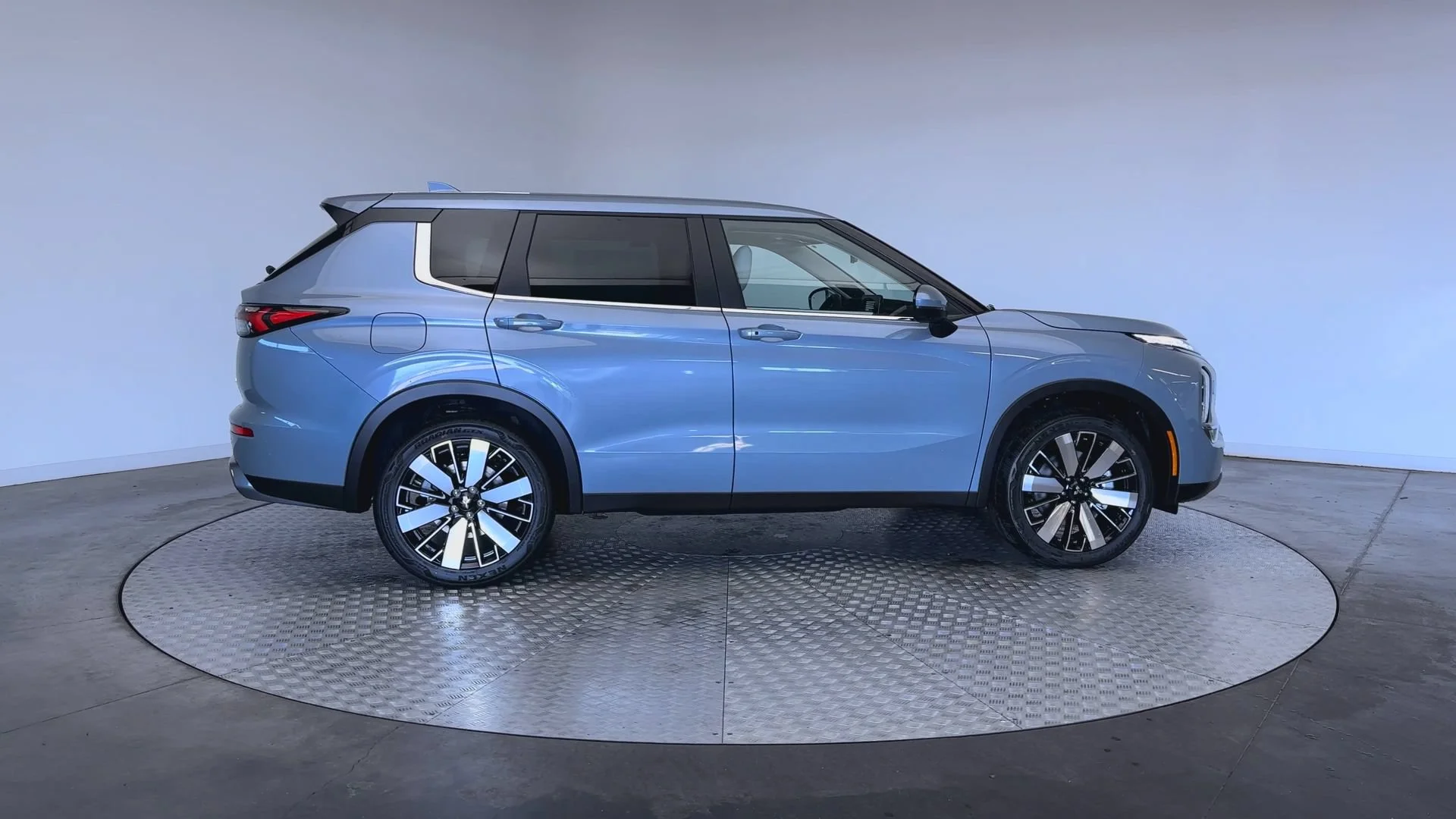 New 2026 Moonstone Gray Metallic Mitsubishi SE image 9