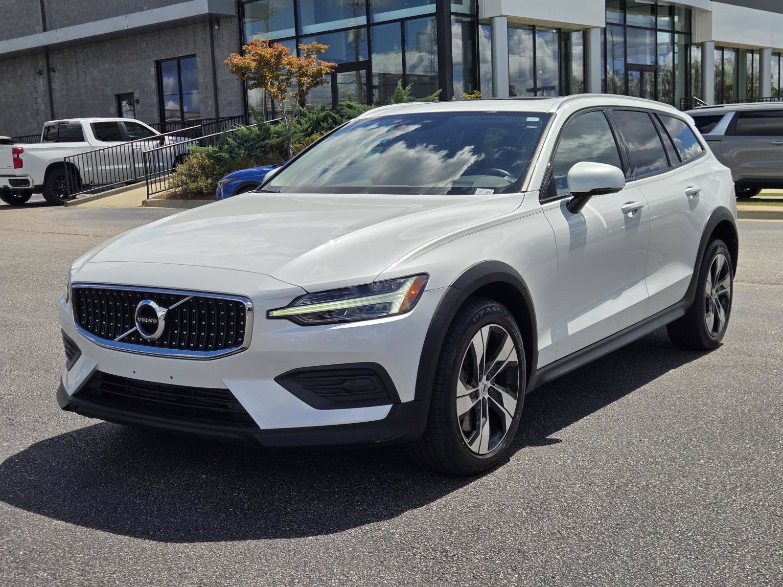 2020 Volvo V60 Cross Country Base