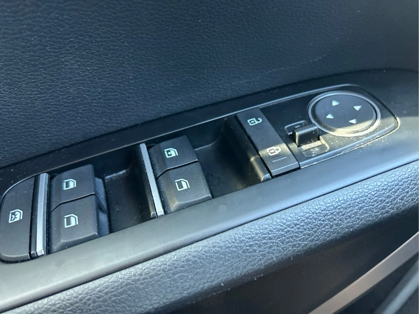 Used 2020 Sparkling Silver Kia LX image 24