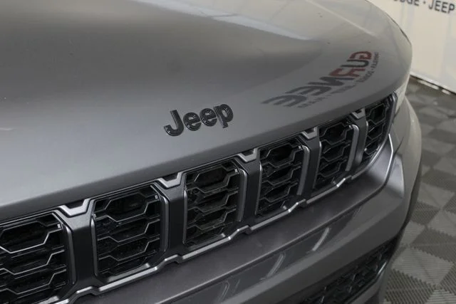 New 2026 Baltic Gray Metallic Clear-Coat Exterior Paint Jeep Limited image 24