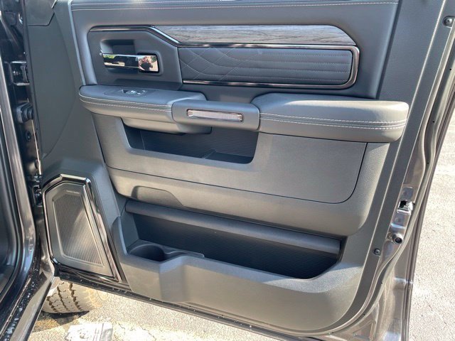New 2025 Granite Crystal Metallic Clearcoat Ram Limited image 5