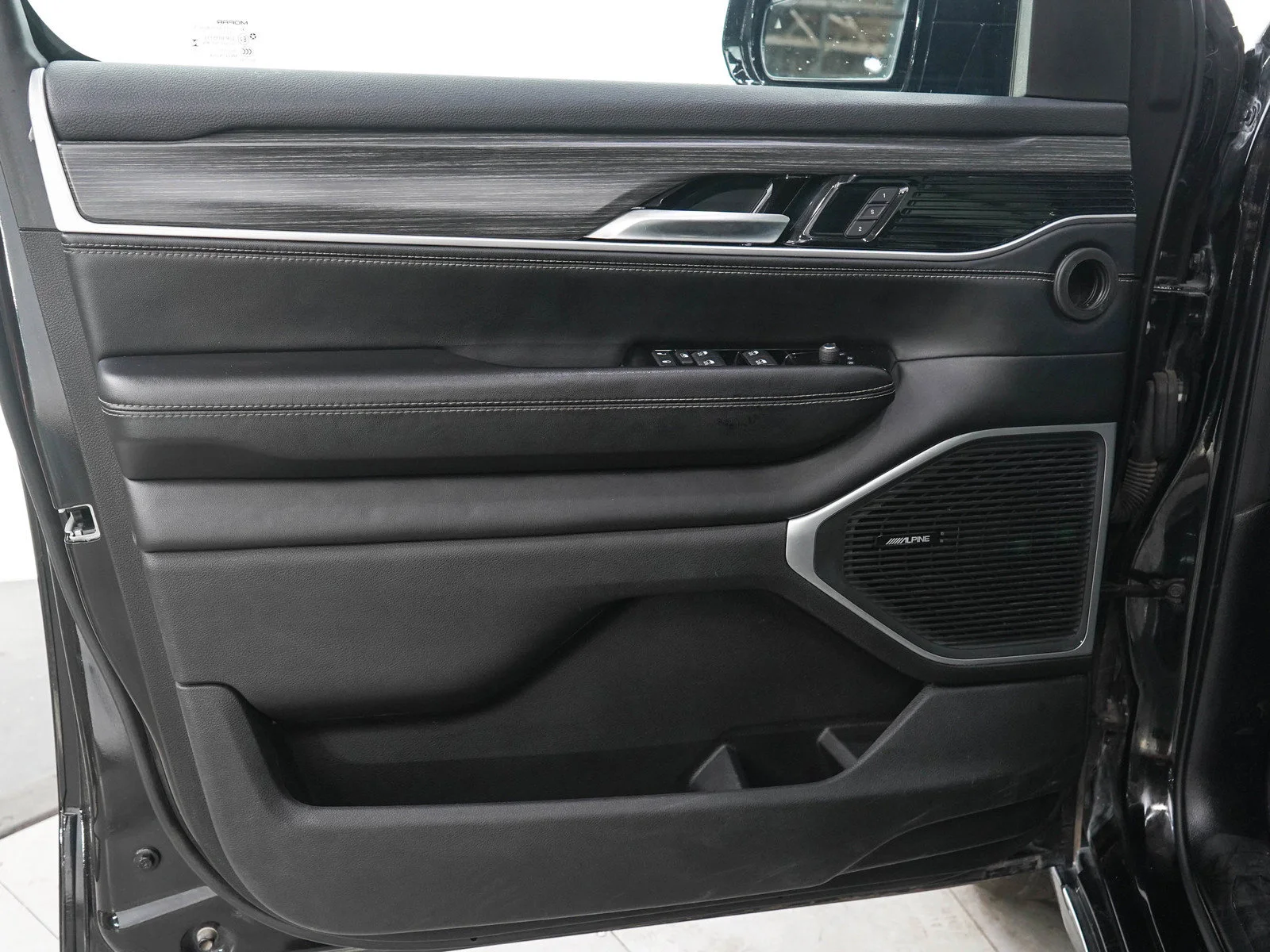 Used 2023 Diamond Black Crystal Pearlcoat Jeep Series II image 23